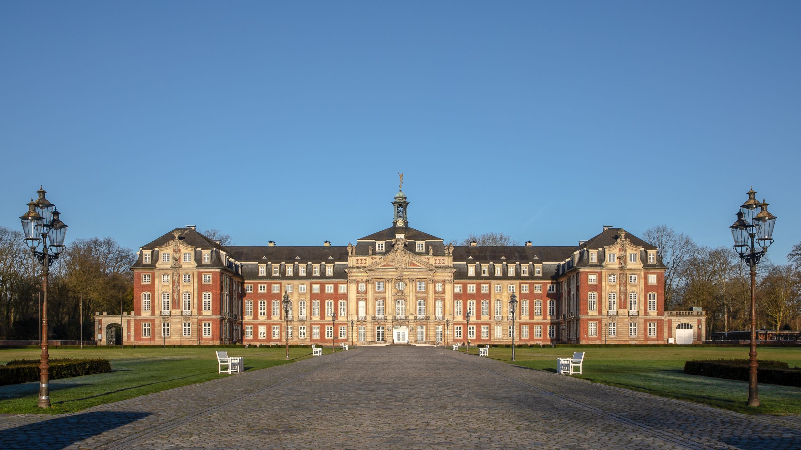 Schloss Münster und Botanischer Garten: Öffnungszeiten und Besuch